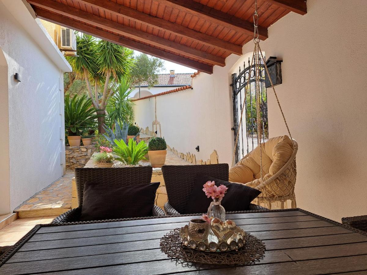 Apartments Brac Supetar Ngoại thất bức ảnh
